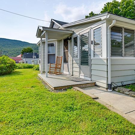 Comfortable Lincoln Home Walk To Main Street! Exterior photo