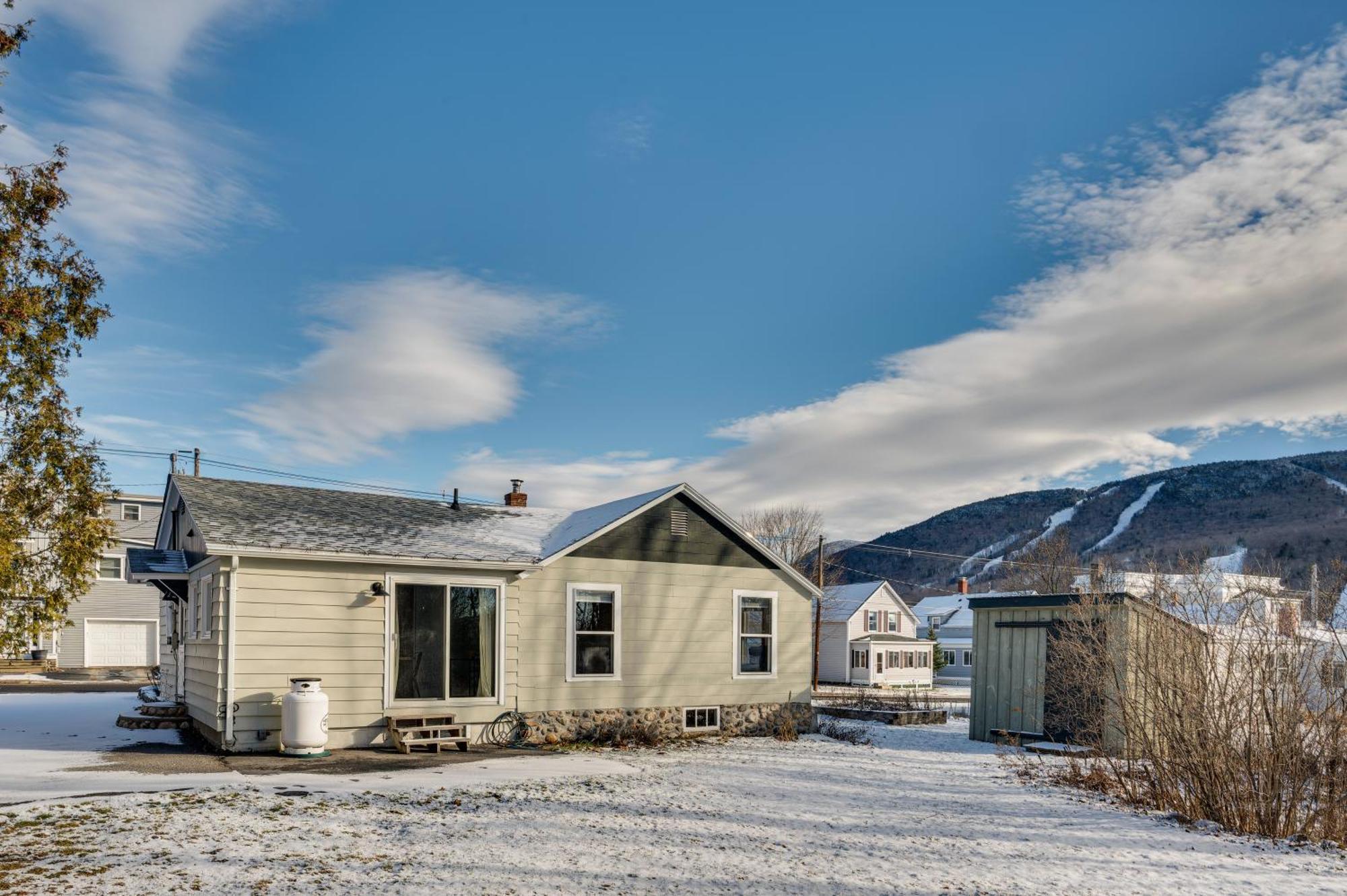 Comfortable Lincoln Home Walk To Main Street! Exterior photo